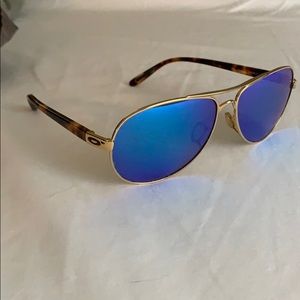 Oakley polarized aviators